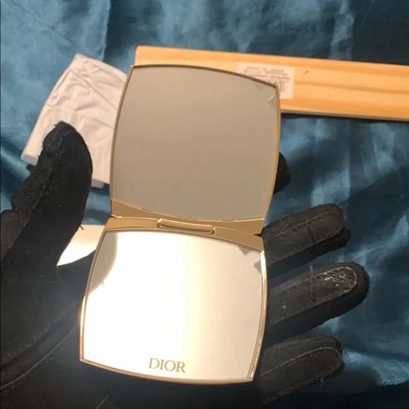 Dior Luxurious Gold Compact (heavy) - Picture 5 of 6